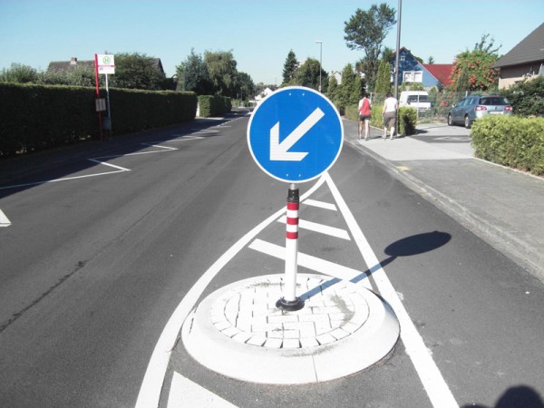 FlexPoller Sign* für Verkehrsinseln